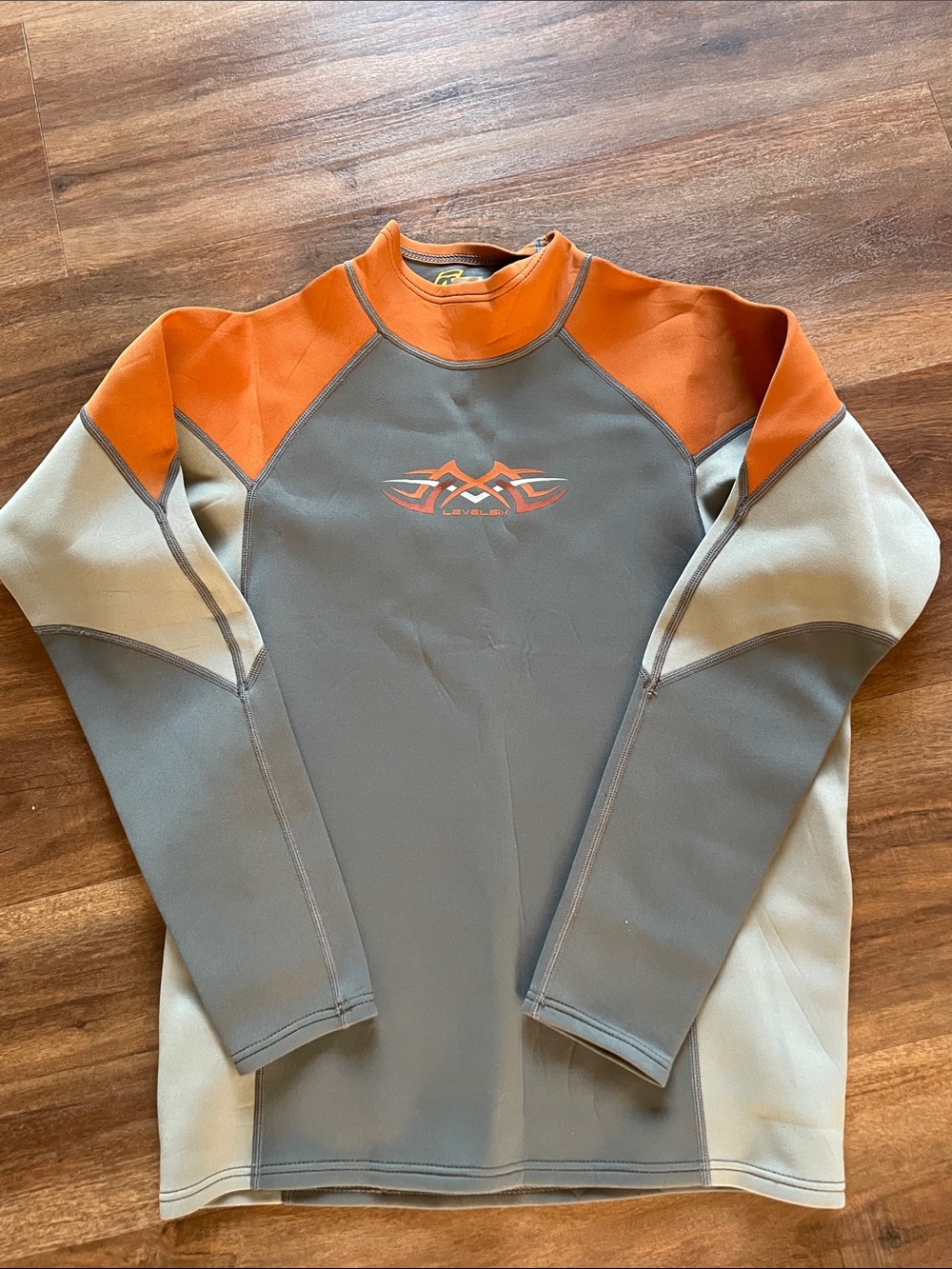 Level six neoprene men’s XL Lava Neo Rash Guard